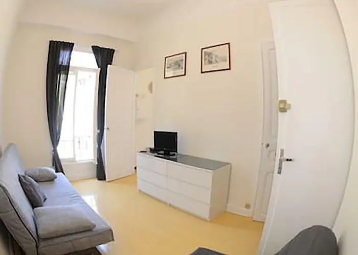 Winter Palace מנטון