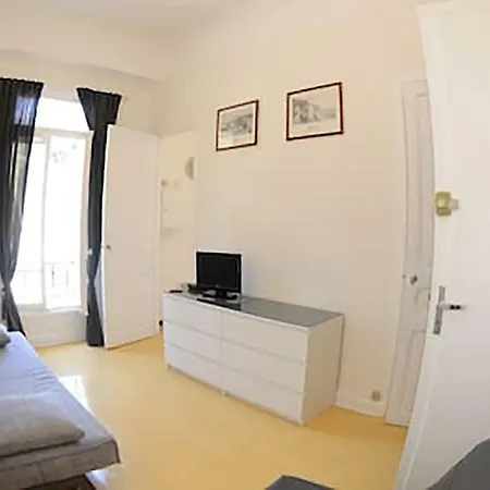 Winter Palace מנטון