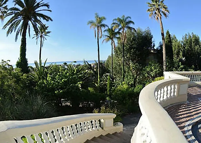 Winter Palace Apartment *